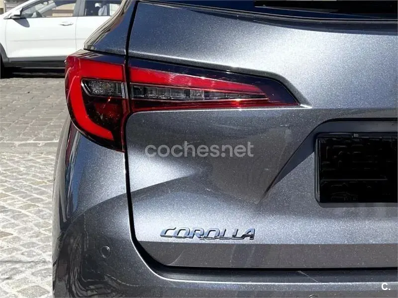Usado Toyota Corolla Active 140 CV (102 kW) 2025 Gris / plata Berlina