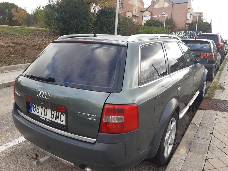 Usado Audi A4 180 CV (132 kW) 2001 Verde gavial Berlina