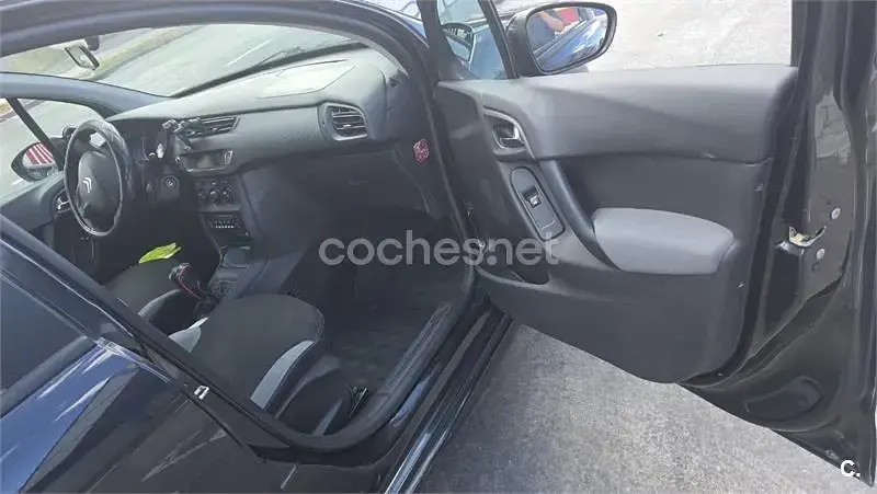 Usado Citroën C3 SELECTION 73 CV (53 kW) 2011 Negro Berlina