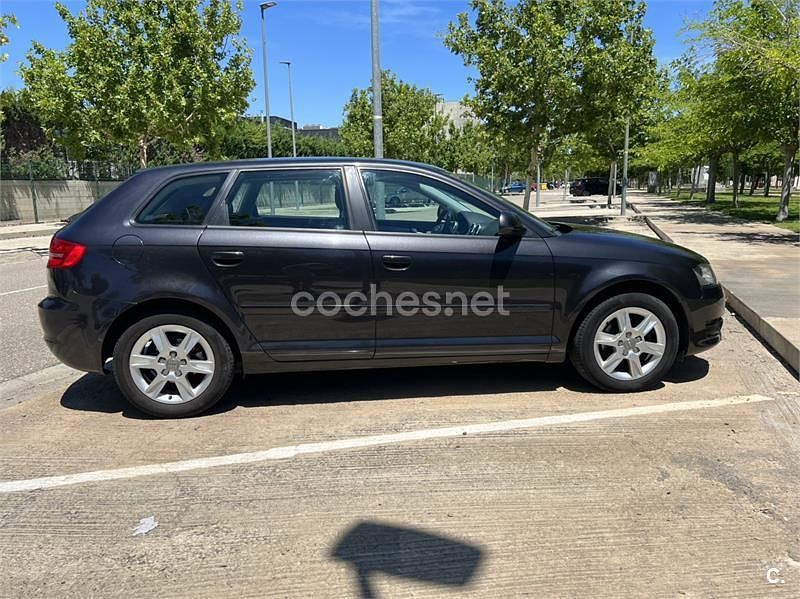 Usado Audi A3 Attraction 105 CV (77 kW) 2010 Gris / plata Berlina