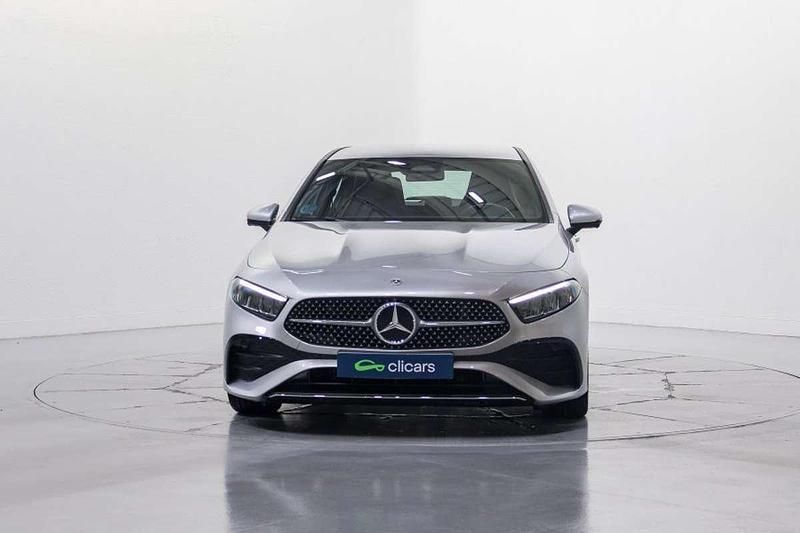 Plateado Usado 2023 Mercedes A180 Advanced Utilitario | 26.390 € (Precio justo) - Imagen 1/3