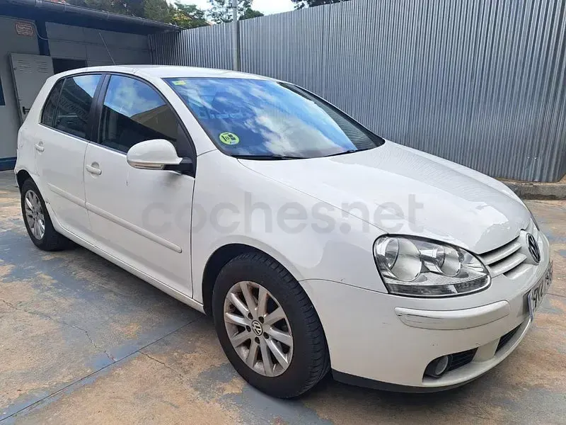 Usado VW Golf V 105 CV (77 kW) 2007 Blanco Berlina