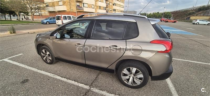 Usado Peugeot 2008 Style 100 CV (73 kW) 2016 Marrón SUV