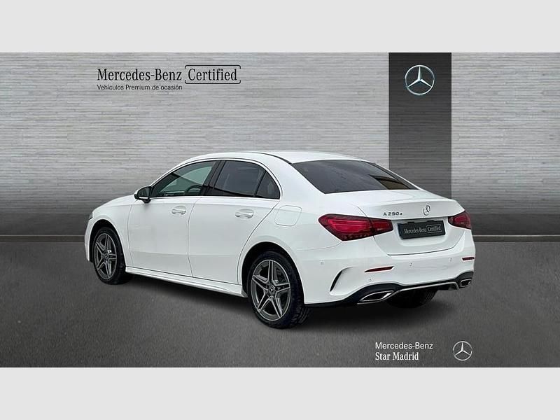 Usado Mercedes A250 AMG line 218 CV (160 kW) 2023 Blanco Berlina