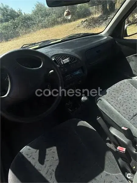 Usado Citroën Saxo 60 CV (44 kW) 2002 Amarillo Utilitario