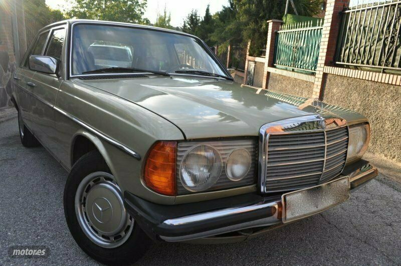 Usado Mercedes E300 82 CV (60 kW) 1979 Verde Berlina