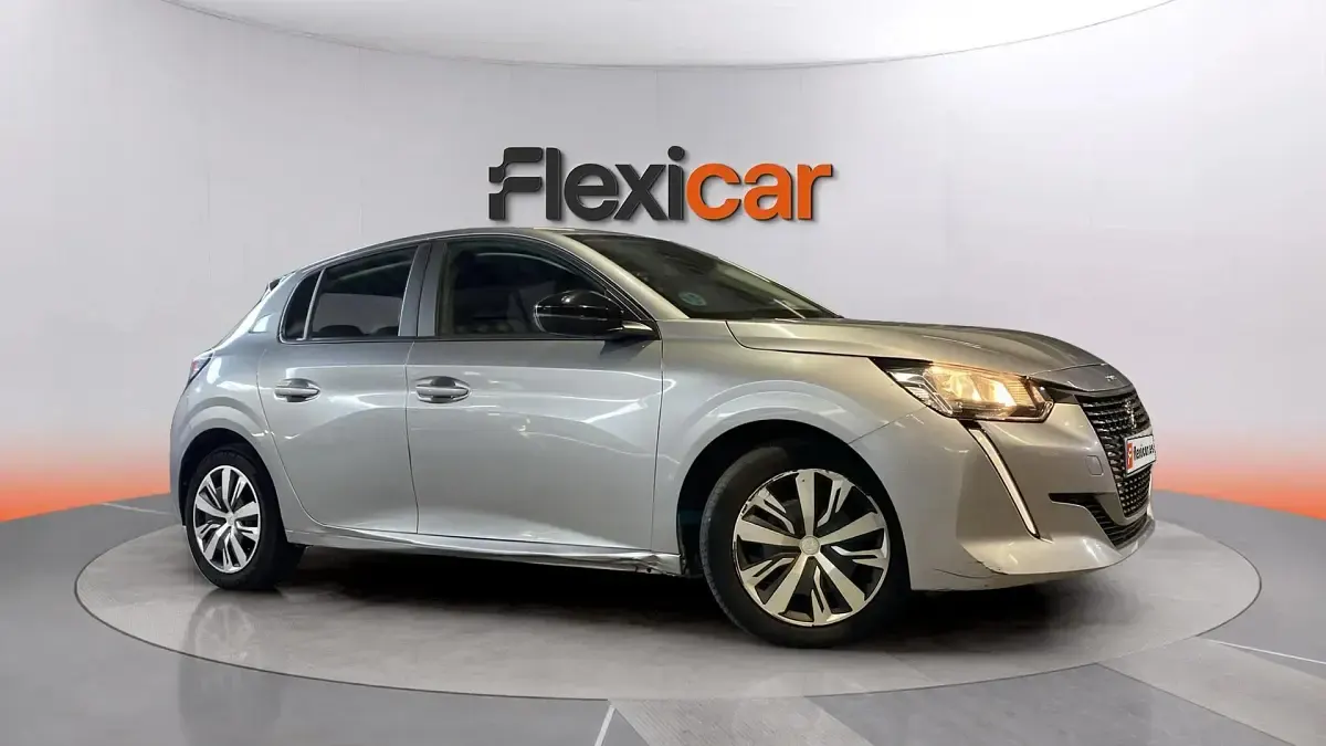 Usado Peugeot 208 Active 101 CV (74 kW) 2023 Gris Utilitario