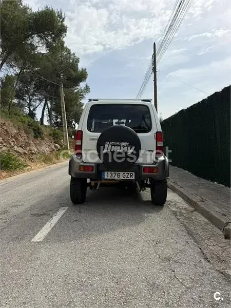 Usado Suzuki Jimny 85 CV (62 kW) 2011 Blanco SUV