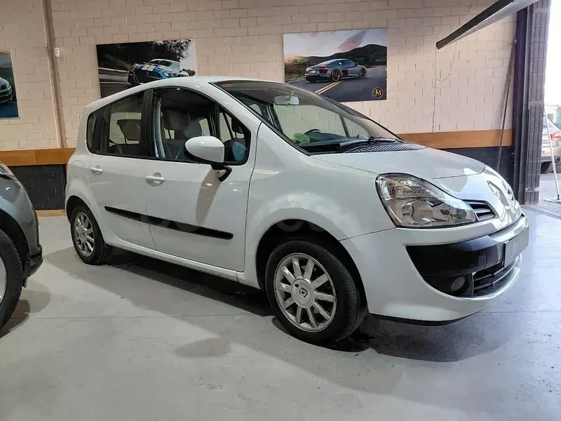 Usado Renault Grand Modus Authentique 75 CV (55 kW) 2011 Blanco Monovolumen