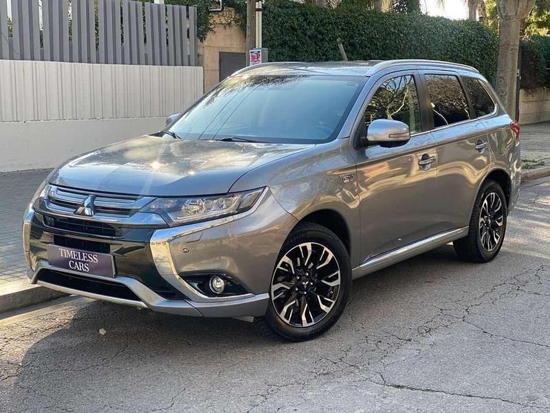 Gris / plata Usado 2017 Mitsubishi Outlander P-HEV SUV | 16.990 € (Buen precio) - Imagen 1/4