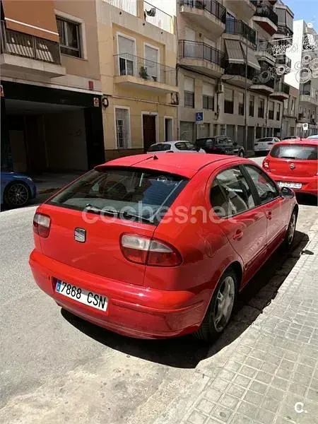 Usado Seat Leon Sport 110 CV (80 kW) 2004 Rojo Utilitario