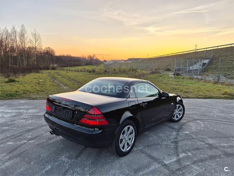 Usado Mercedes SLK230 193 CV (141 kW) 1998 Negro Descapotable