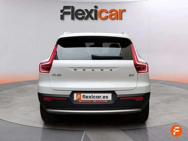 Usado Volvo XC40 Core 163 CV (119 kW) 2024 Blanco SUV