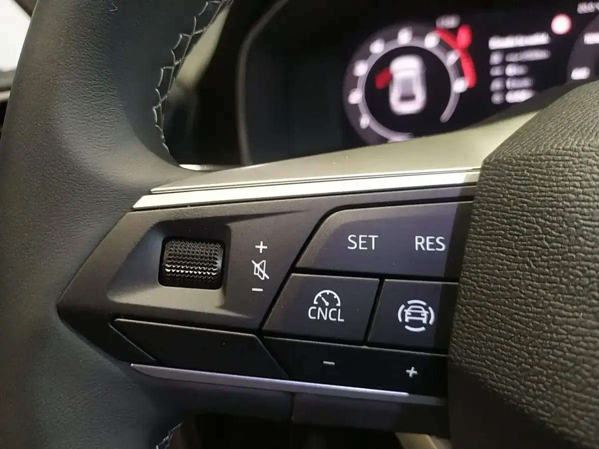 Usado Seat Leon Style 116 CV (85 kW) 2025 Gris