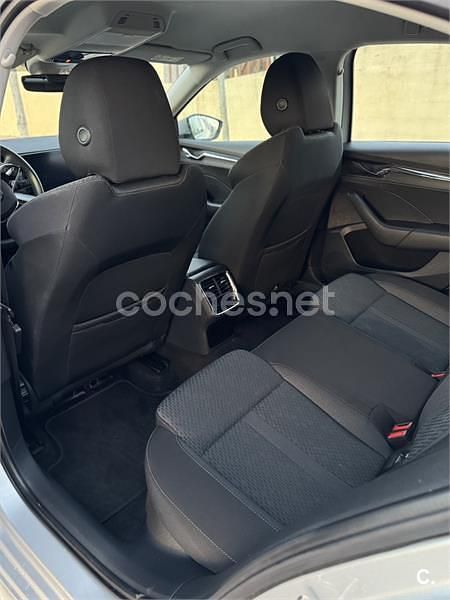Usado Skoda Octavia Style 150 CV (110 kW) 2023 Gris / plata Familiar