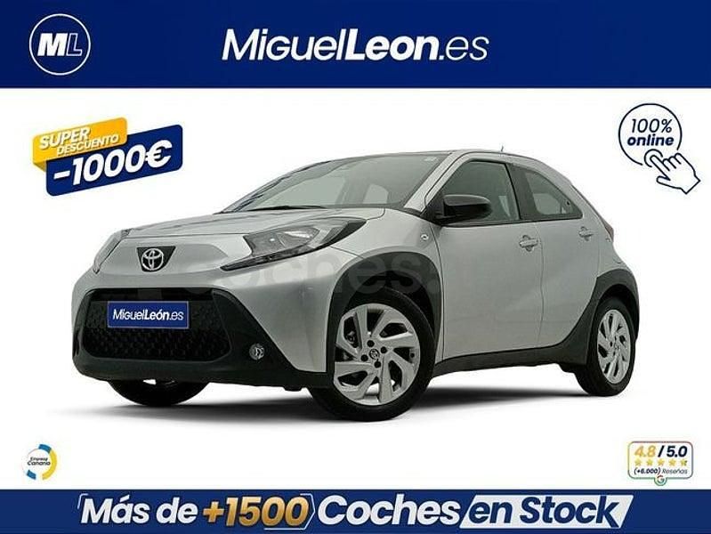 Usado Toyota Aygo X Play 72 CV (52 kW) 2022 Gris / plata SUV