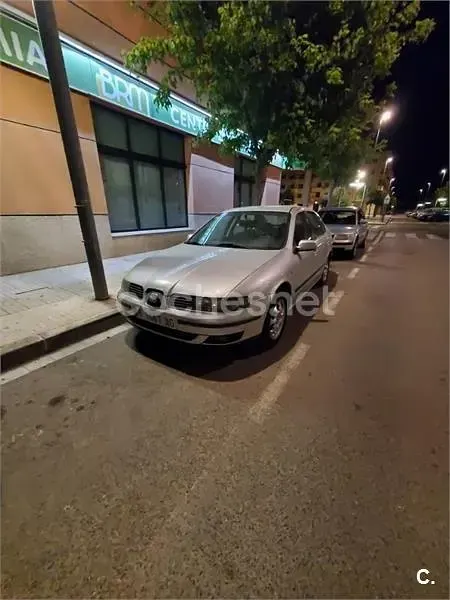 Usado Seat Toledo 110 CV (80 kW) 1999 Gris / plata Berlina