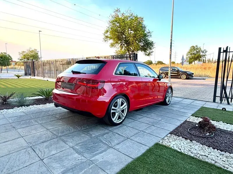 Usado Audi A3 Ambition 150 CV (110 kW) 2012 Rojo Utilitario