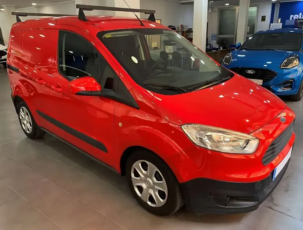 Usado Ford Transit Courier Trend 102 CV (75 kW) 2017 Rojo Van