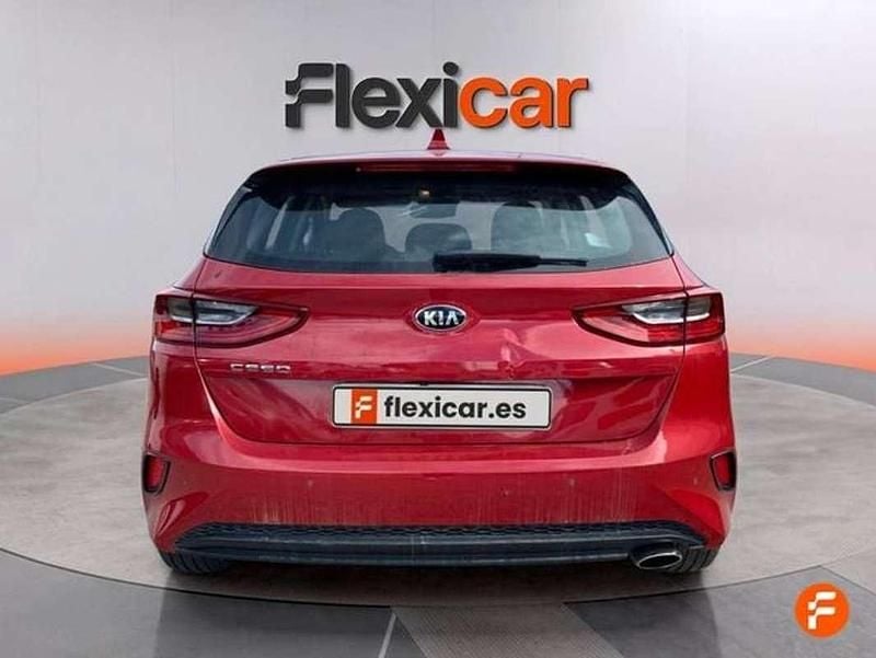 Käytetty Kia Ceed 120 HP (88 kW) 2021 Vihreä Viistoperä
