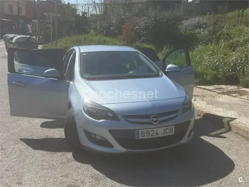 Usado Opel Astra Excellence 110 CV (80 kW) 2015 Gris / plata Berlina