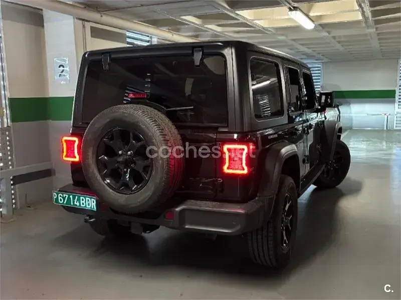 Usado Jeep Wrangler Unlimited Sport 270 CV (198 kW) 2019 Negro SUV