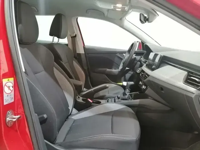 Usado Skoda Scala Selection 115 CV (84 kW) 2025 Rojo Utilitario