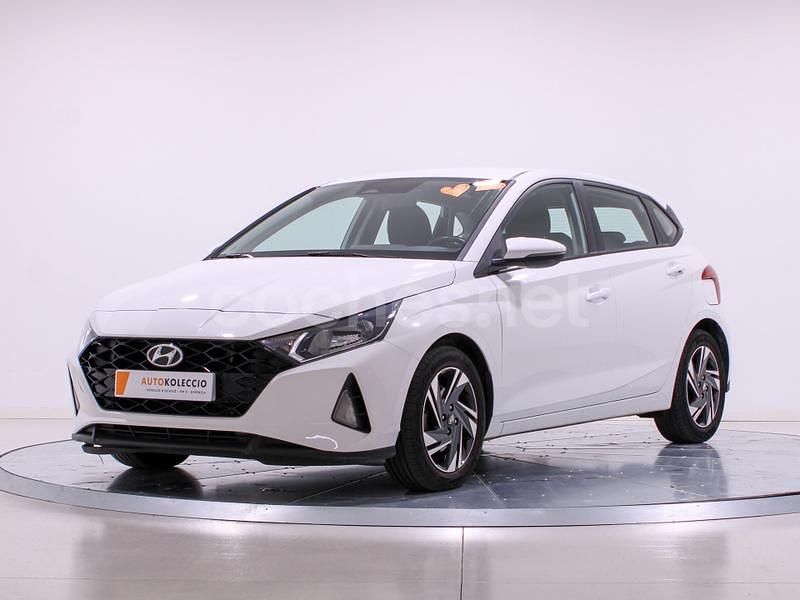Blanco Usado 2023 Hyundai i20 Berlina | 15.385 € (Precio justo) - Imagen 1/4