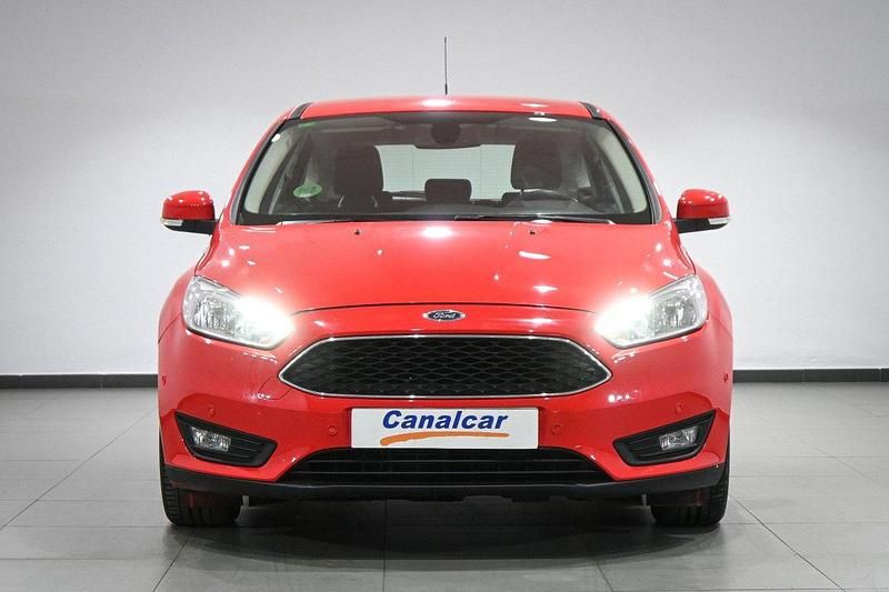 Usado Ford Focus Trend 125 CV (91 kW) 2017 Rojo Berlina