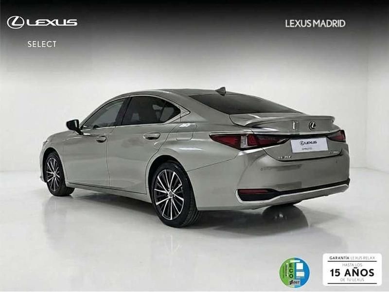 Usado Lexus ES300 218 CV (160 kW) 2025 Plateado Berlina