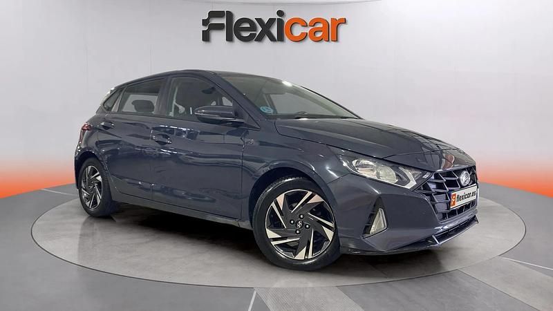 Usado Hyundai i20 101 CV (74 kW) 2021 Gris Utilitario
