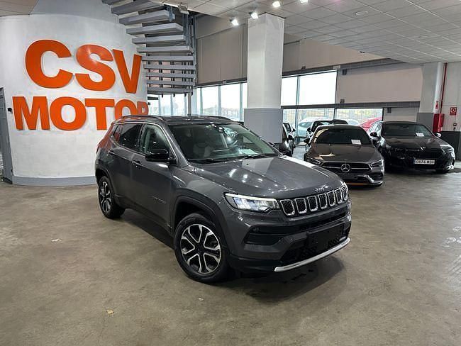 Usado Jeep Compass Limited 190 CV (139 kW) 2022 Gris SUV