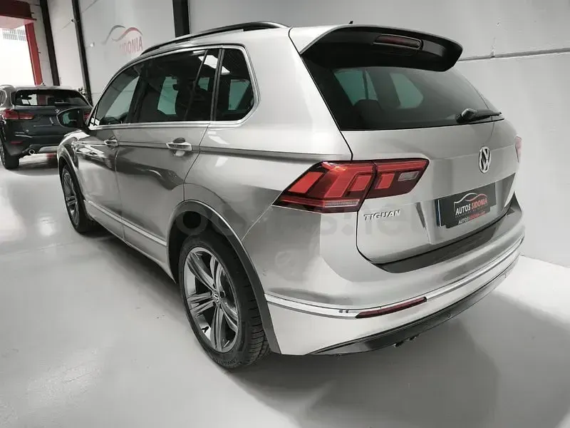 Usado VW Tiguan R-line 150 CV (110 kW) 2019 Gris / plata SUV