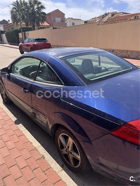 Usado Ford Focus Cabriolet Titanium 136 CV (100 kW) 2008 Azul Descapotable