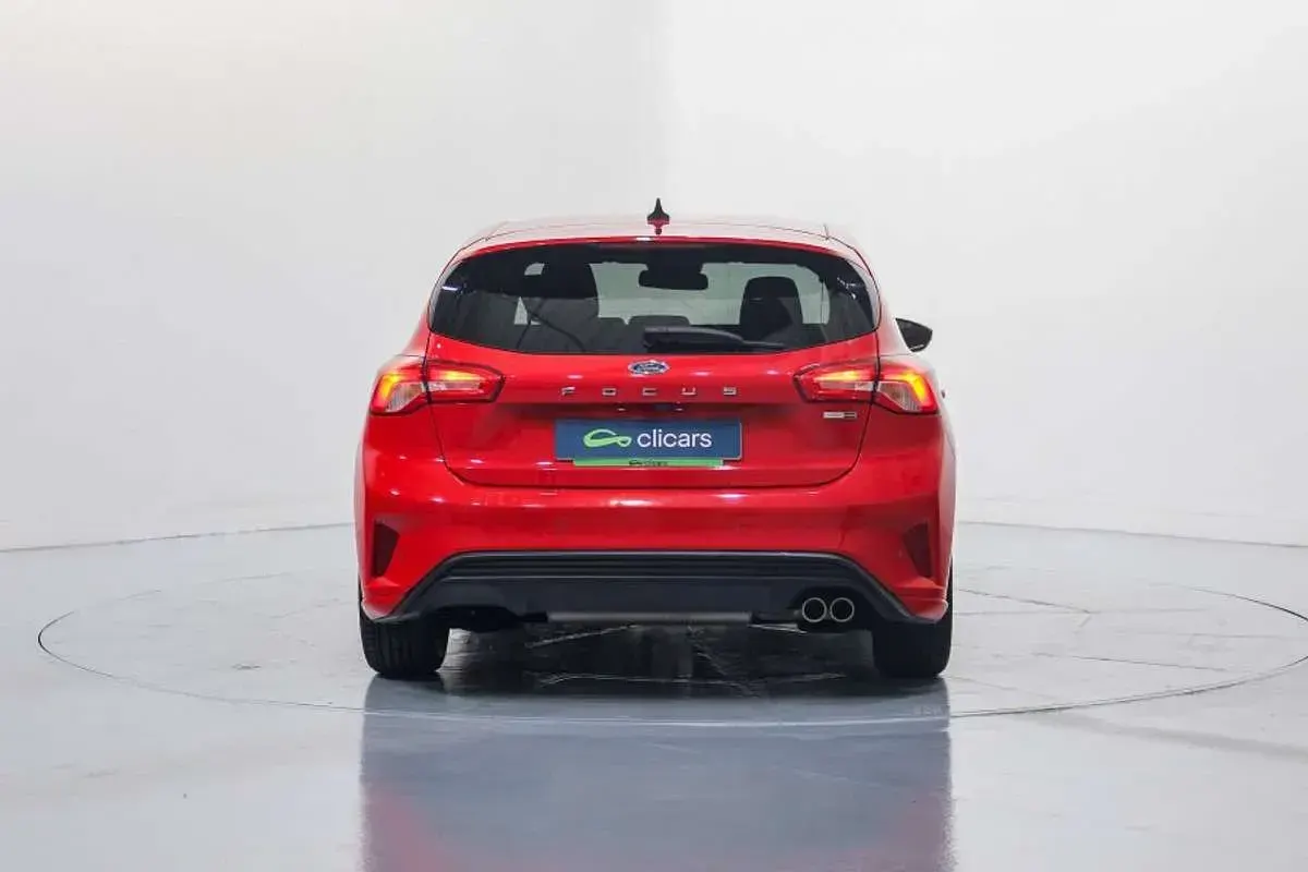 Usado Ford Focus ST-Line 125 HP (91 kW) 2022 Vermelho Citadino
