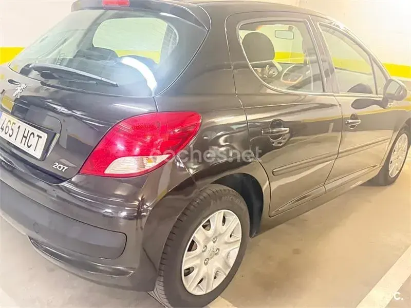 Usado Peugeot 207 75 CV (55 kW) 2011 Negro Berlina
