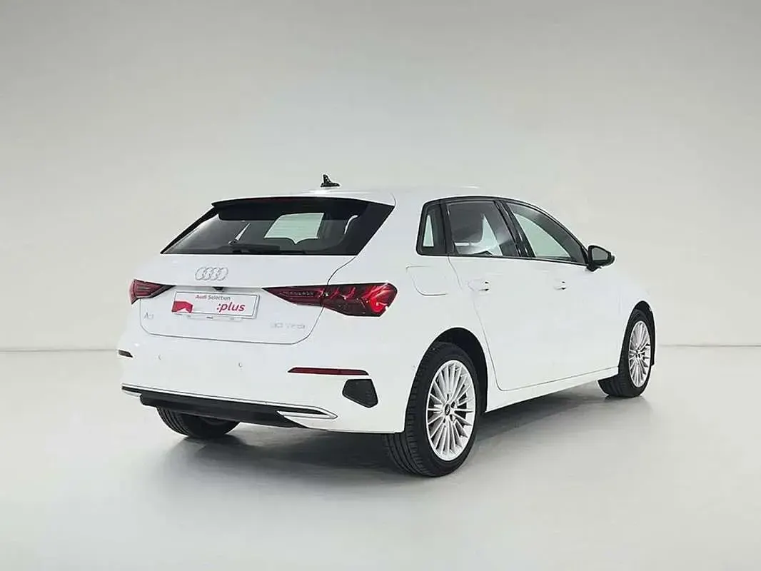Usado Audi A3 Sportback Advanced 110 CV (80 kW) 2022 Blanco Utilitario