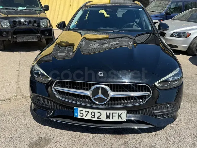 Usado Mercedes C220 200 CV (147 kW) 2023 Negro Familiar