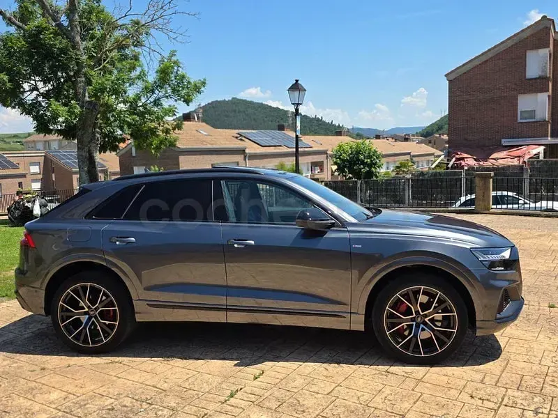 Usado Audi Q8 S-line plus 462 CV (339 kW) 2022 Gris / plata SUV
