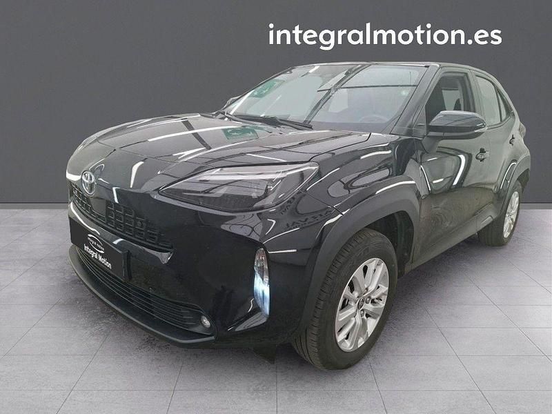 Usado Toyota Yaris Hybrid Business Edition 115 CV (84 kW) 2022 Negro