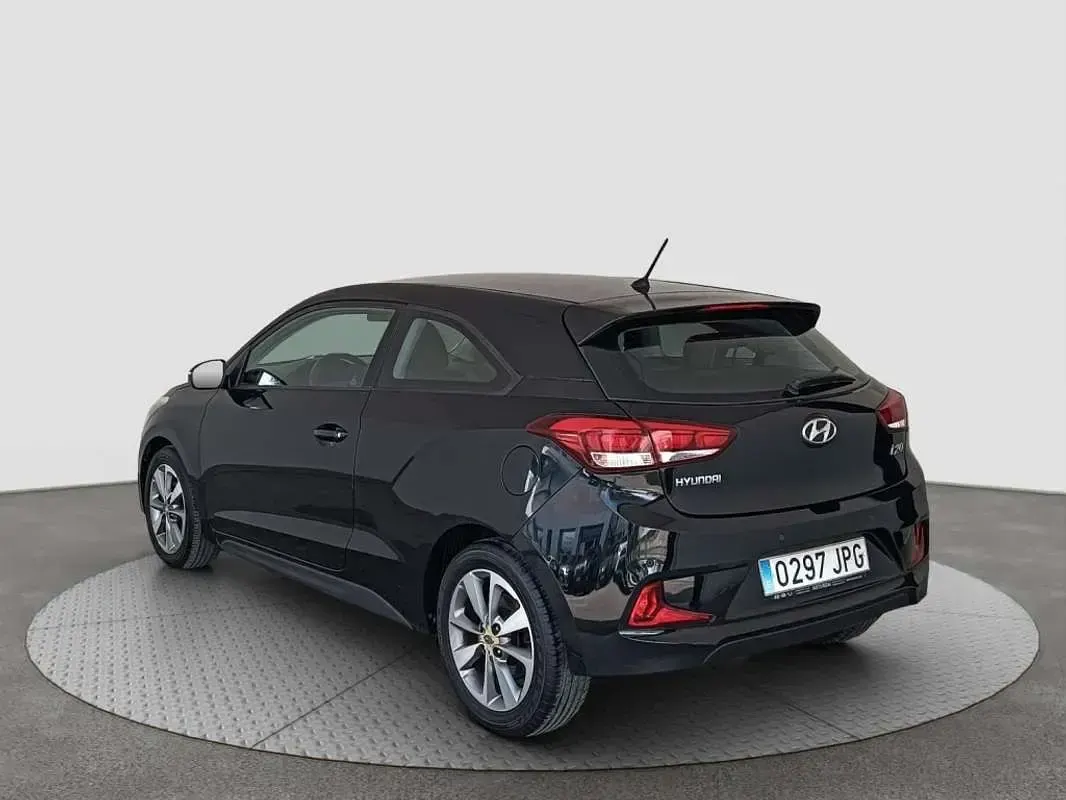 Usado Hyundai i20 84 CV (61 kW) 2016 Negro Coupe