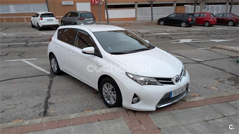 Blanco Usado 2013 Toyota Auris Hybrid Active Berlina | 10.000 € (Buen precio) - Imagen 1/4
