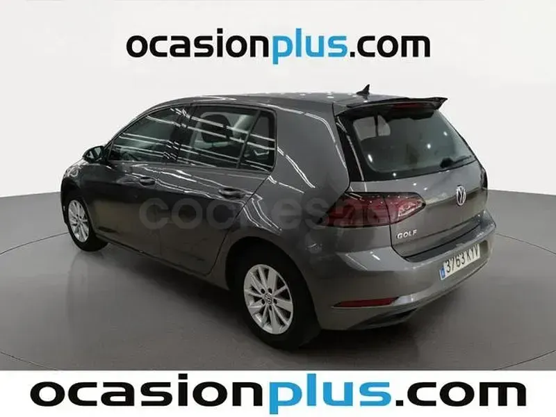 Usado VW Golf VII 115 CV (84 kW) 2019 Gris / plata Berlina