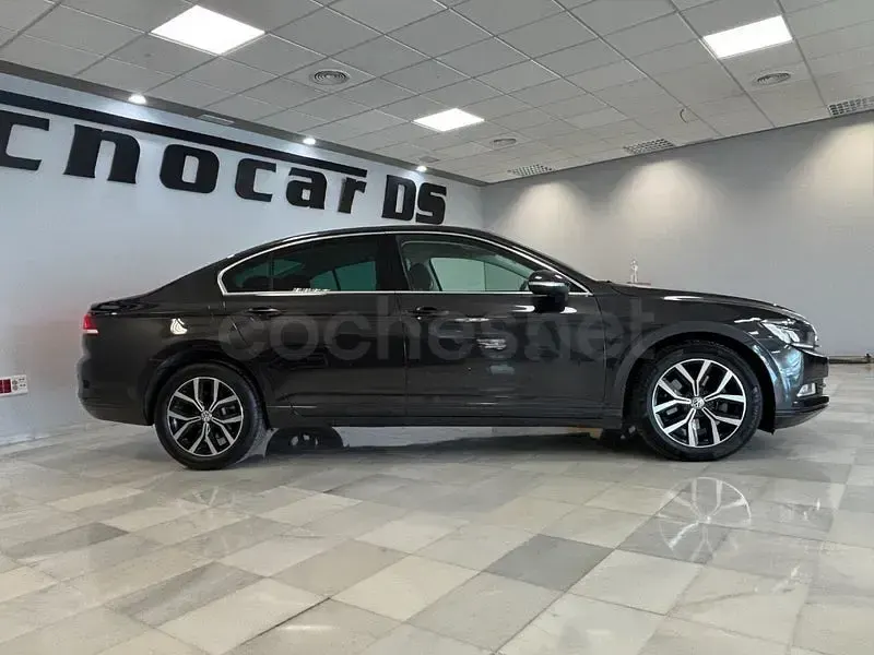 Usado VW Passat Sportline 150 CV (110 kW) 2018 Gris / plata Berlina