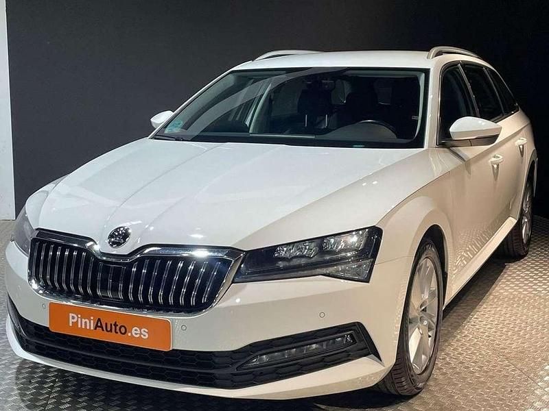 Usado Skoda Superb Ambition 150 CV (110 kW) 2021 Blanco Berlina