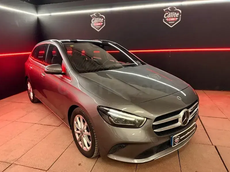 Usado Mercedes B200 136 CV (100 kW) 2019 Gris / plata Utilitario