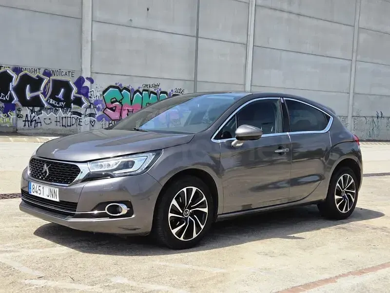 Usado DS Automobiles DS4 Crossback Style 120 CV (88 kW) 2016 Gris / plata SUV