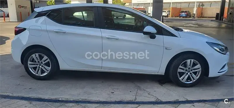 Usado Opel Astra Business 110 CV (80 kW) 2017 Blanco Berlina