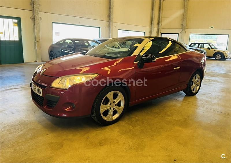 Usado Renault Mégane Cabriolet Dynamique 110 CV (80 kW) 2010 Granate Descapotable