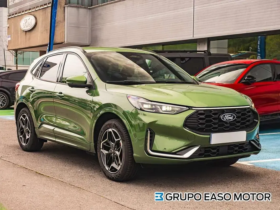 Usado Ford Kuga ST-Line X 182 CV (133 kW) 2024 Verde SUV